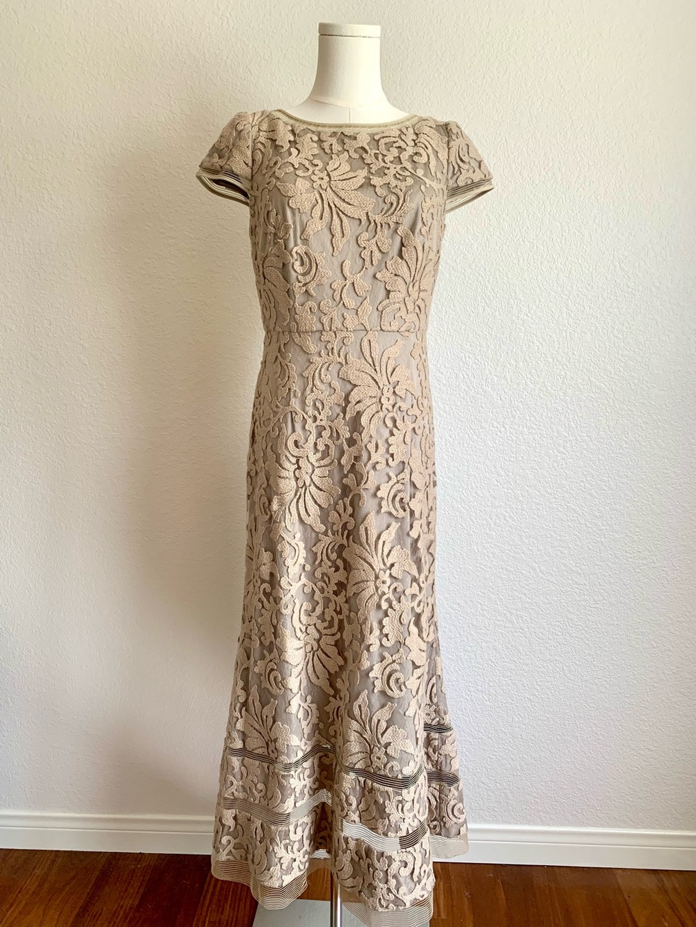 Tadashi Shoji Taupe Lace Maxi Dress size 8P
